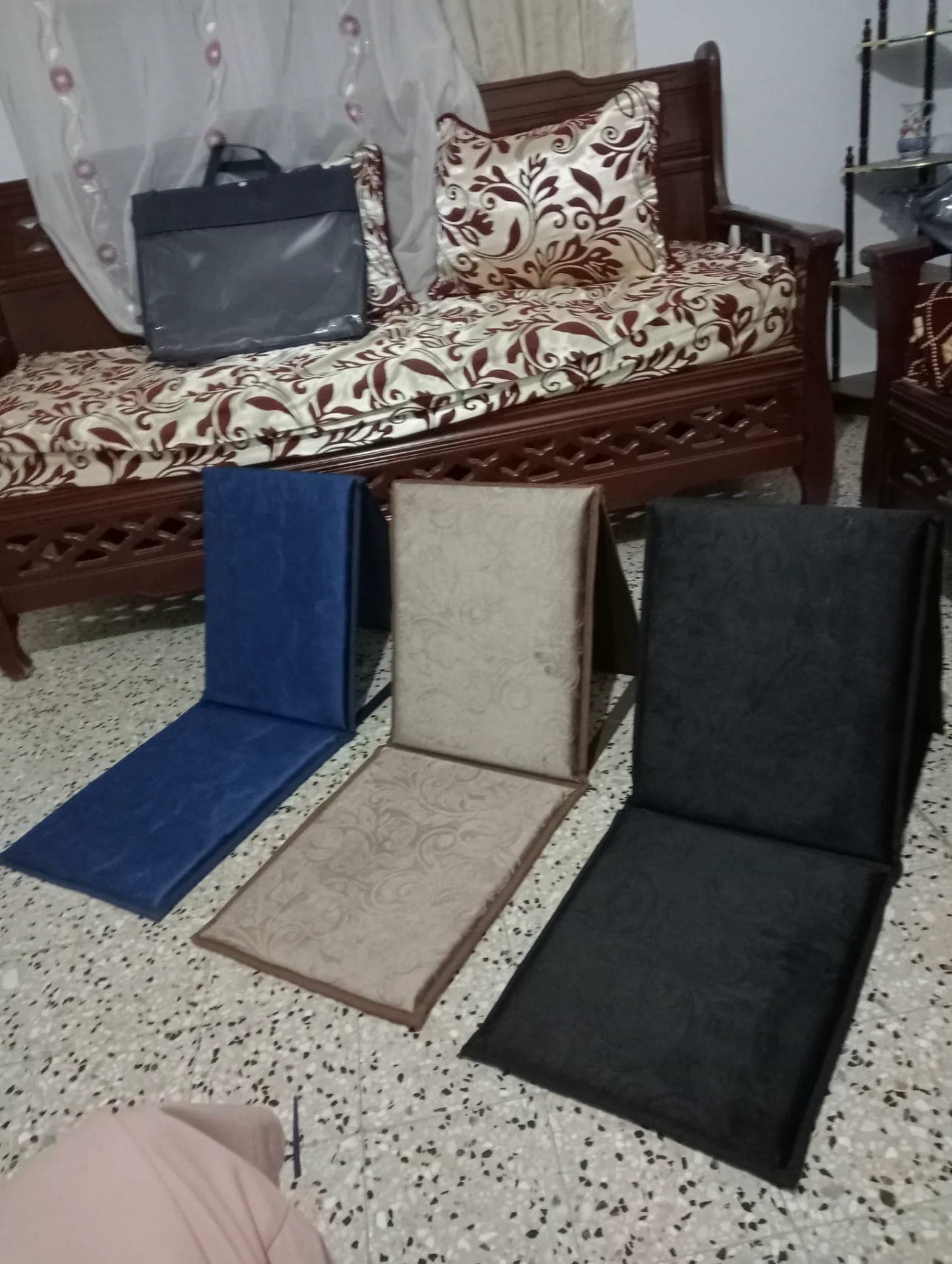 سجاد مريح و مسند الظهر  4