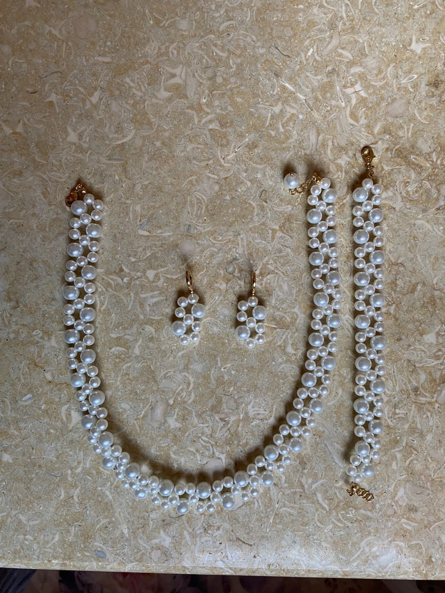 Parure en perles blanches 