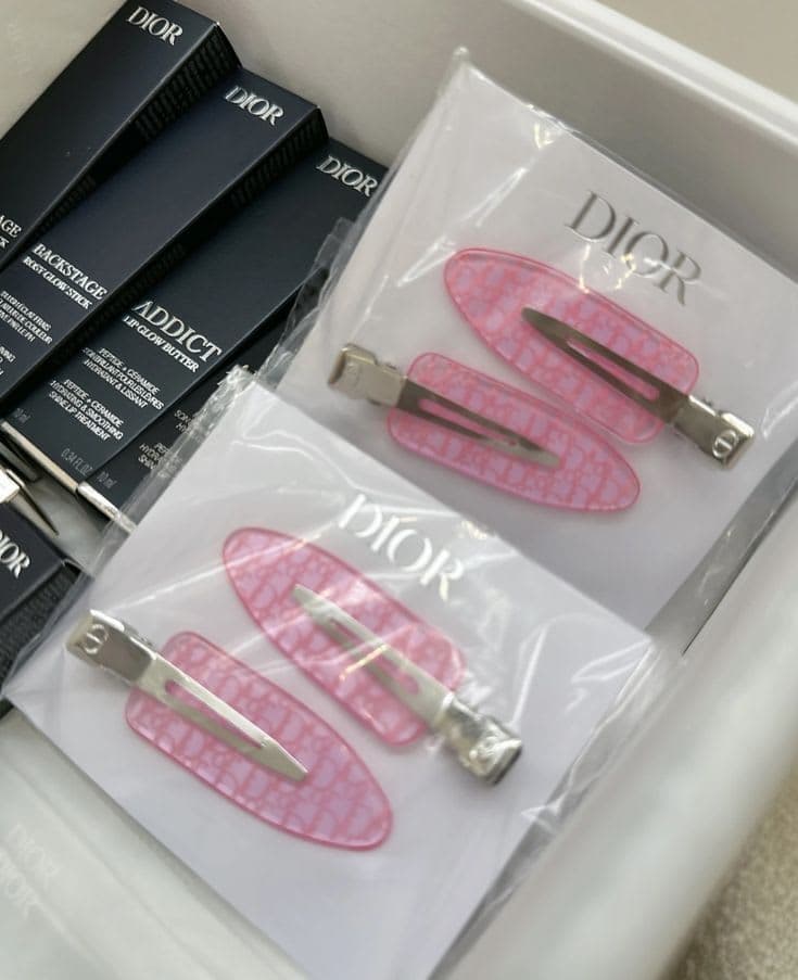 Pink hair clips dior 4