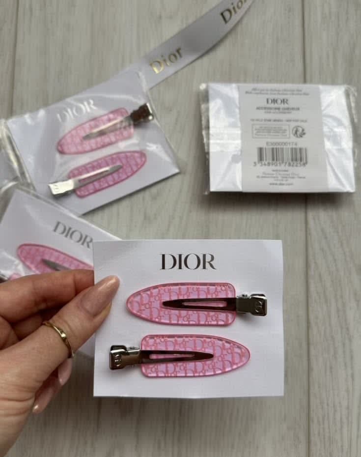Pink hair clips dior 3
