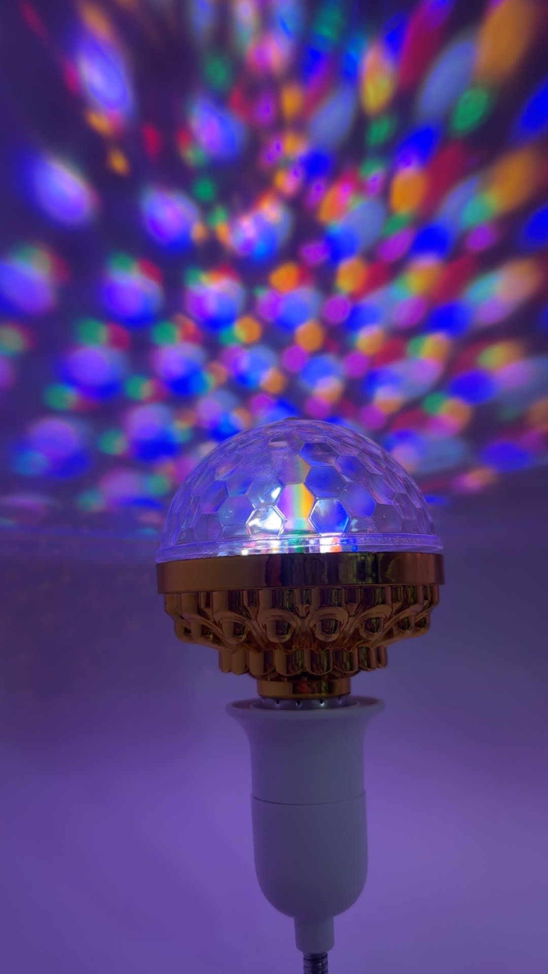 مصباح LED الكروي السحري الدوار