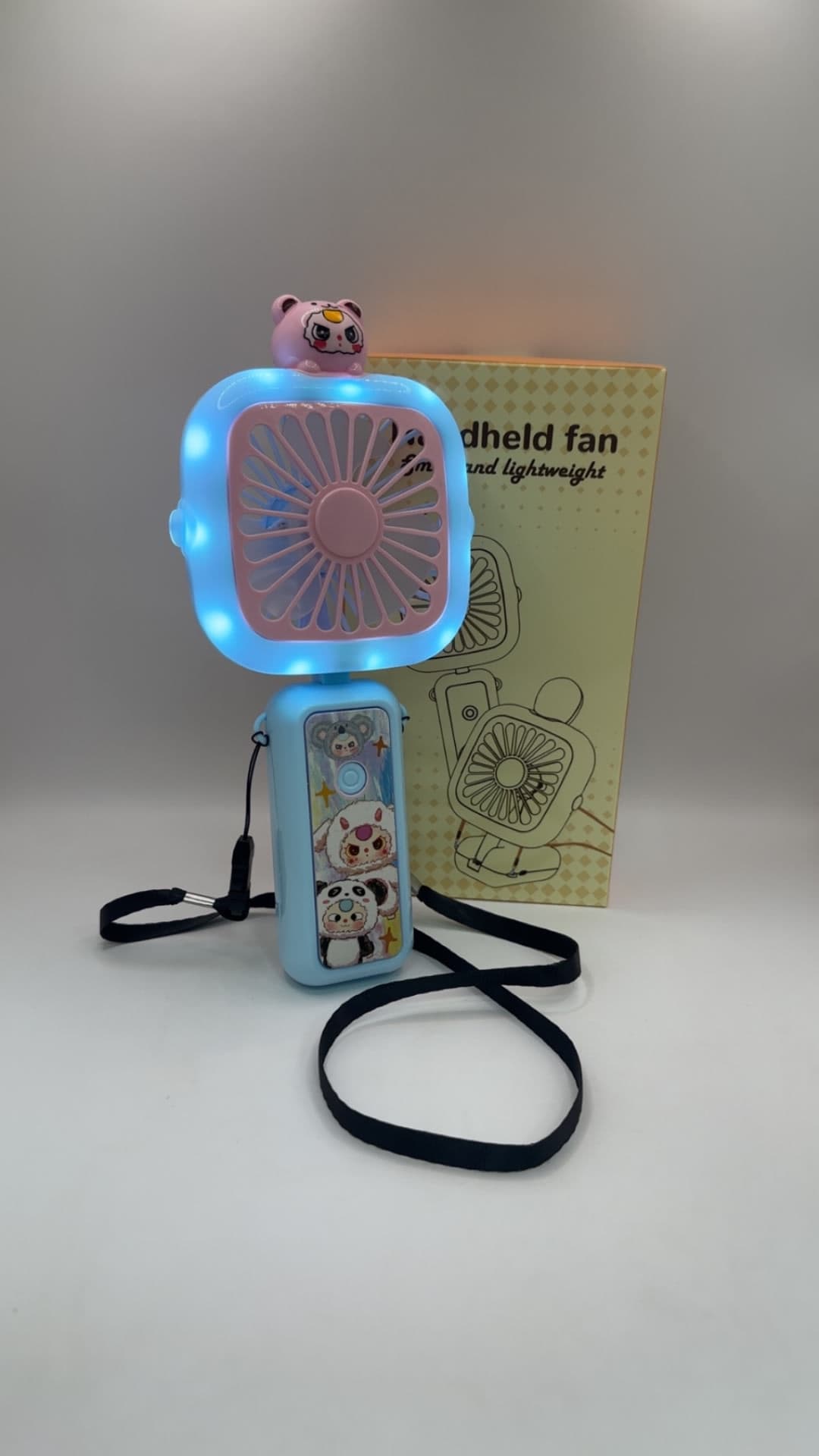 مروحة يدوية فيها إضاءة LED 3