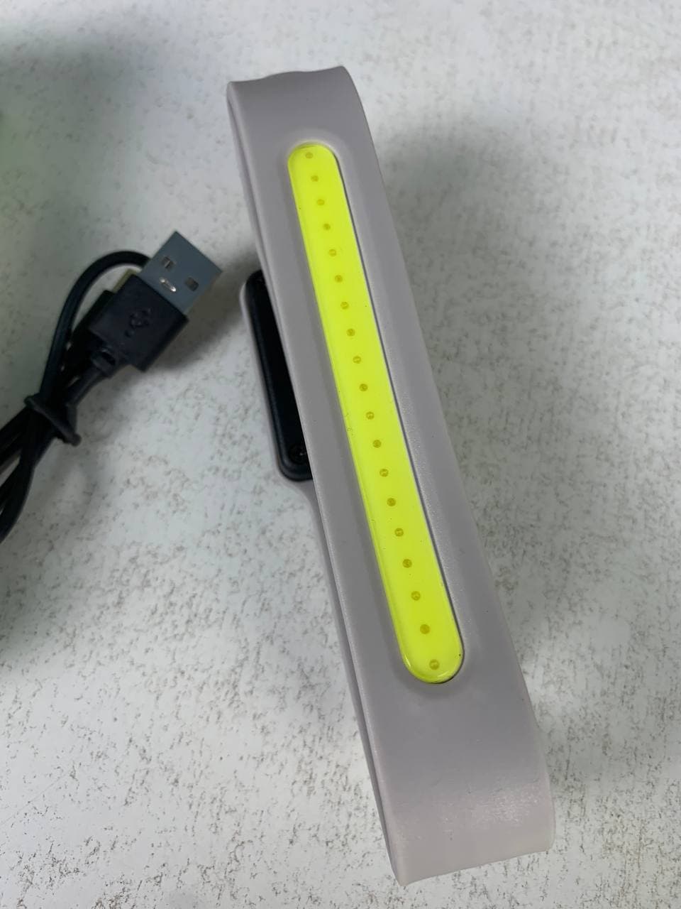 سوار الإضاءة الرياضي الذكي للأمان ، سوار ذراع مضيء قابل لإعادة الشحن بتقنية LED للرياضة والسلامة 3