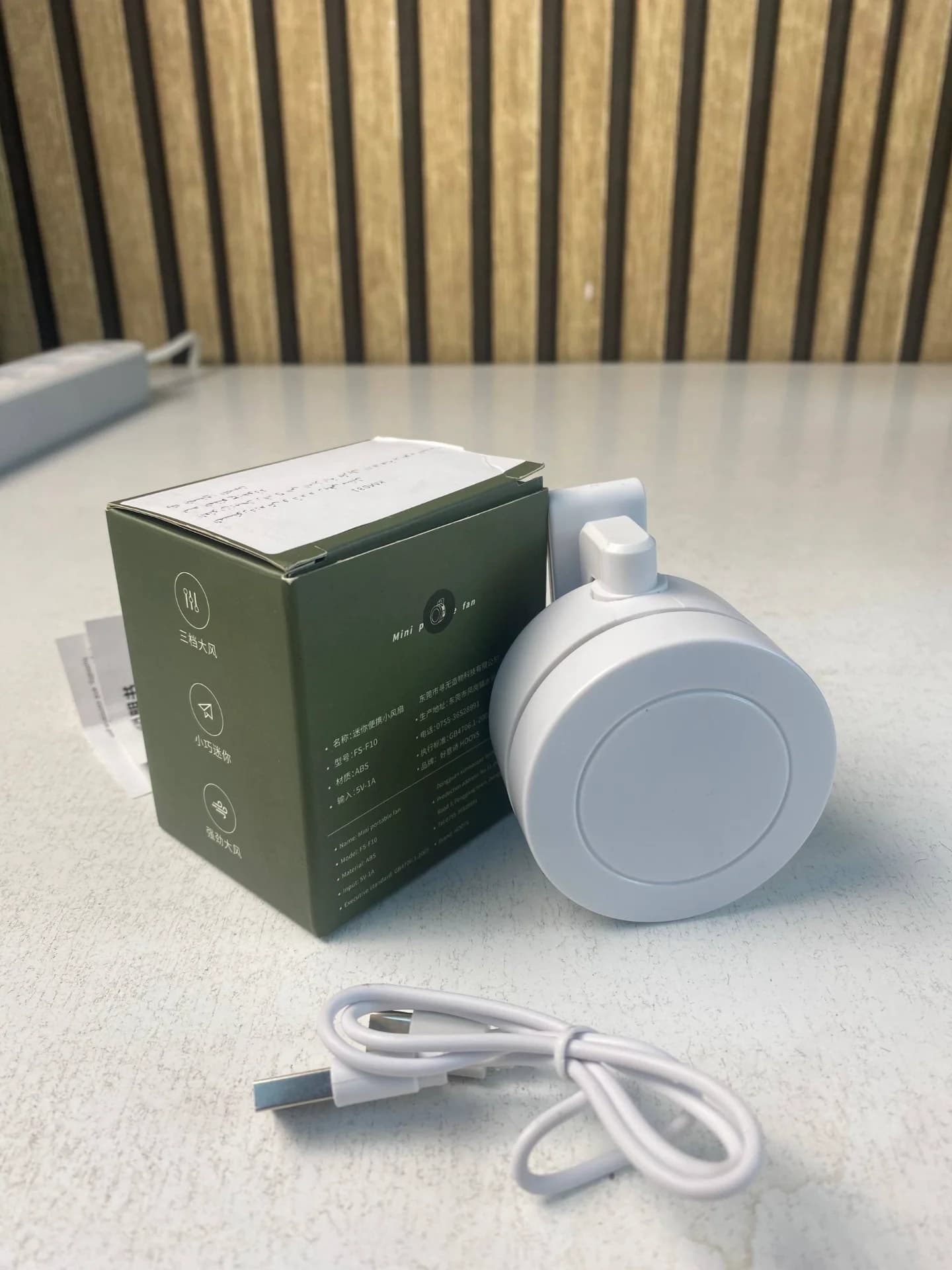 - مروحة حزام صغيرة محمولة وبدون شفرات مع مشبك دوار قابلة لإعادة الشحن بمنفذ USB-C 360° و 3 سرعات . 6