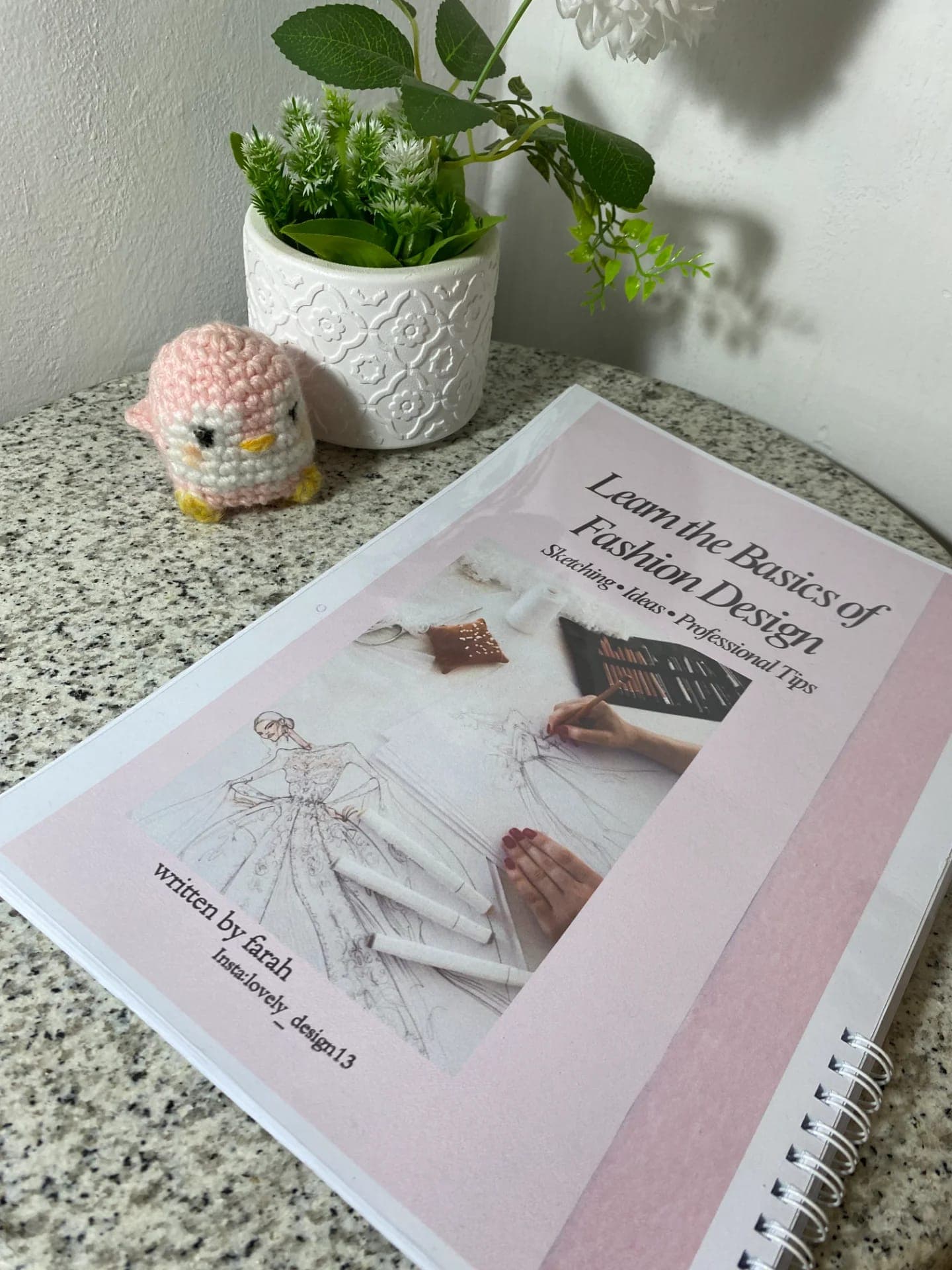 كتاب رسم وتصميم الازياء للمبتدئين - دليلك الشامل لدخول عالم تصميم الازياء