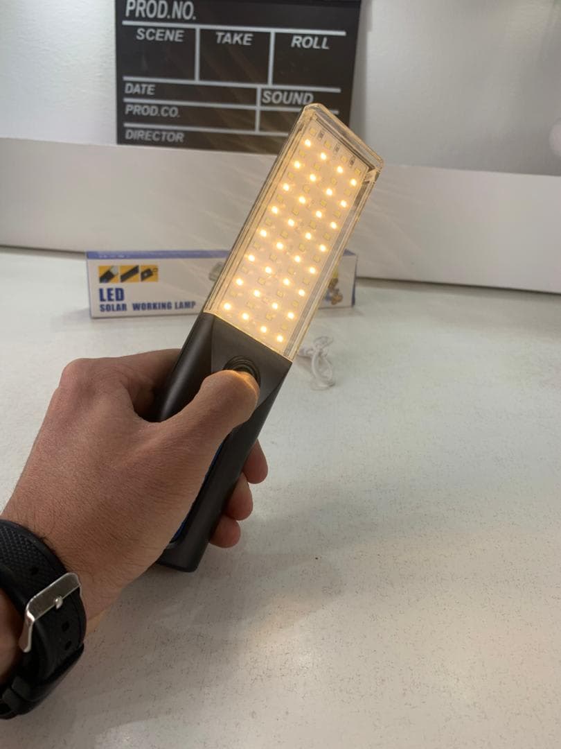 مصباح عمل قابل للشحن ، LED قابل لإعادة الشحن، إضاءة فائقة القوة مع لوحة شمسية مدمجة . 3