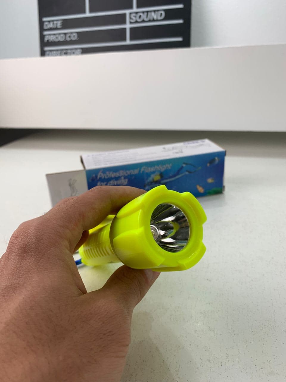 Lampe Torche Sous-Marine Étanche jusqu’à 25 mètres – مصباح تحت السباحة تحت الماء 6