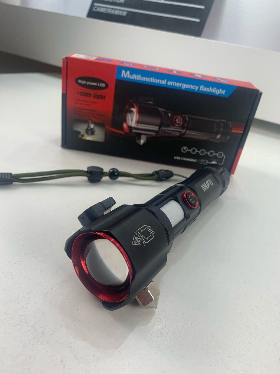 Lampe Torche Multifonctionnel LED Puissante Rechargeable par USB Avec PowerBank – طورش عالي السطوع 4