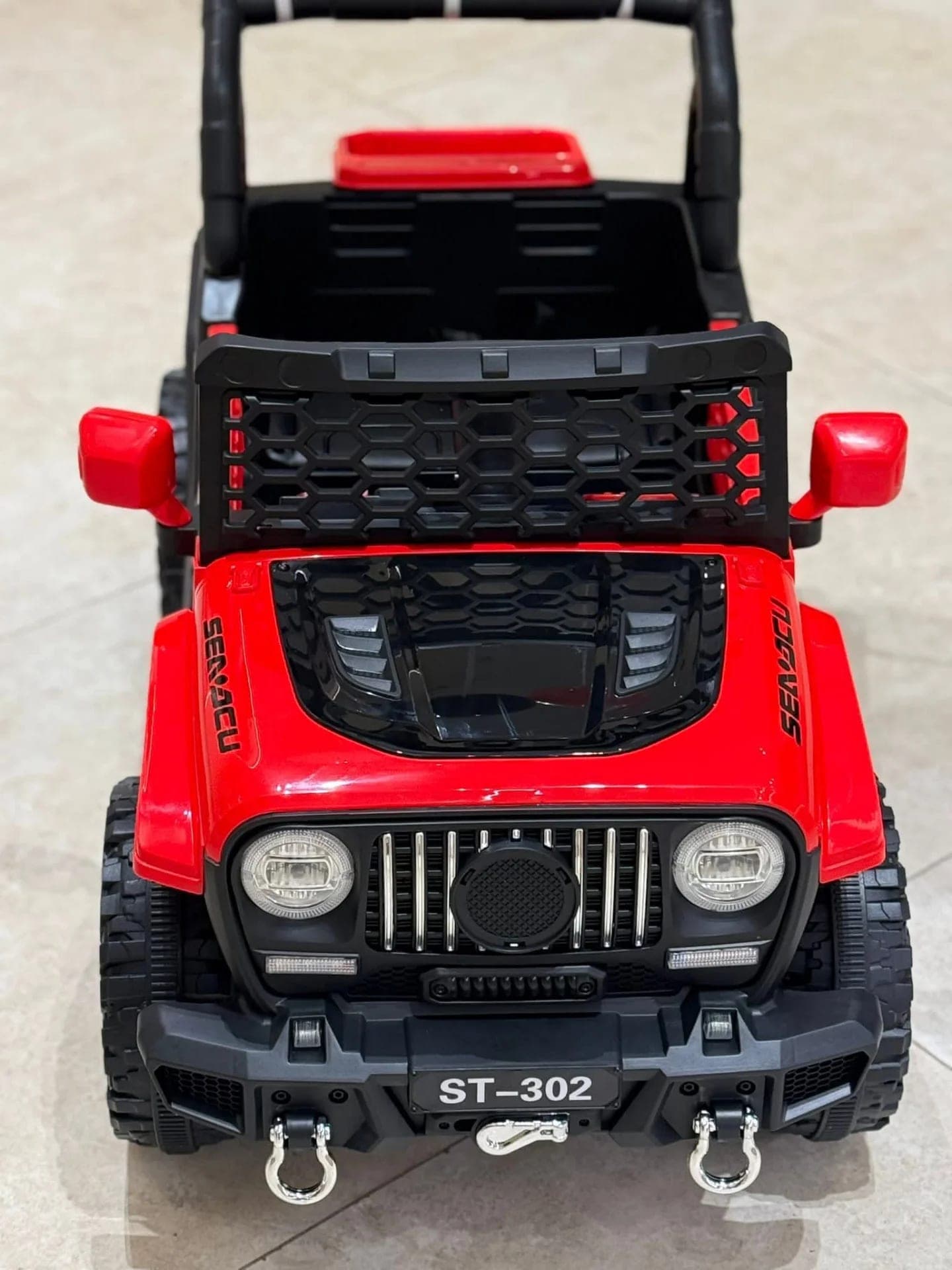 السيارة بتصميم شبيه بـ Jeep Wrangler