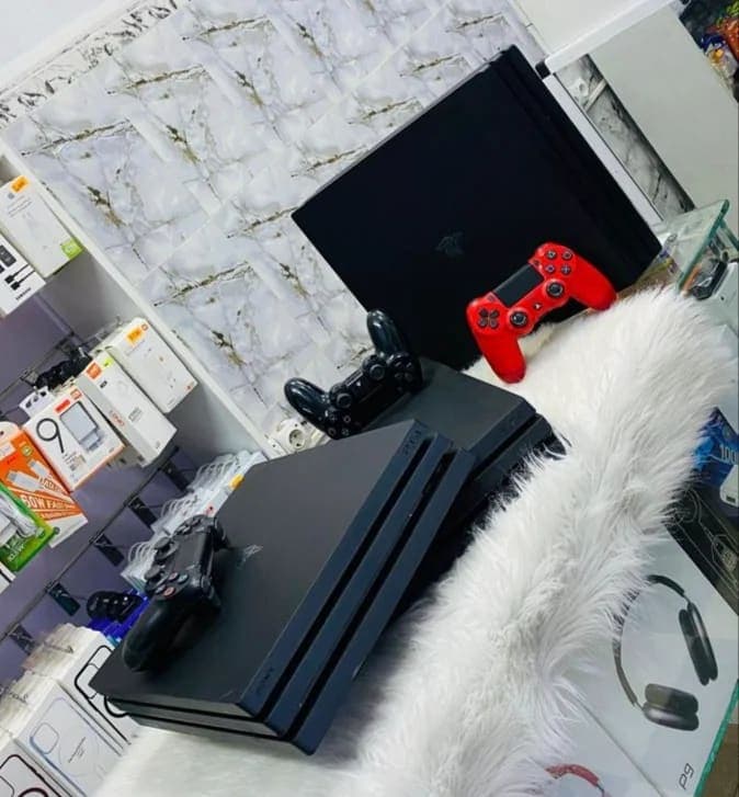 Ps4 Pro 1 TB ( 1000 GB ) Flashé Plein Jeux مفلاشي كمية محدودة قاع version متوفرين 11-----حتى 12.52