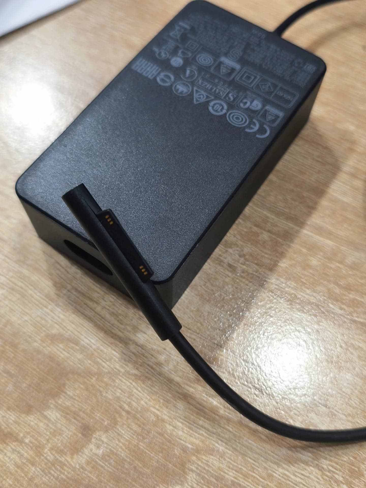 Chargeur Microsoft Surface 65W (15V - 4.0A)