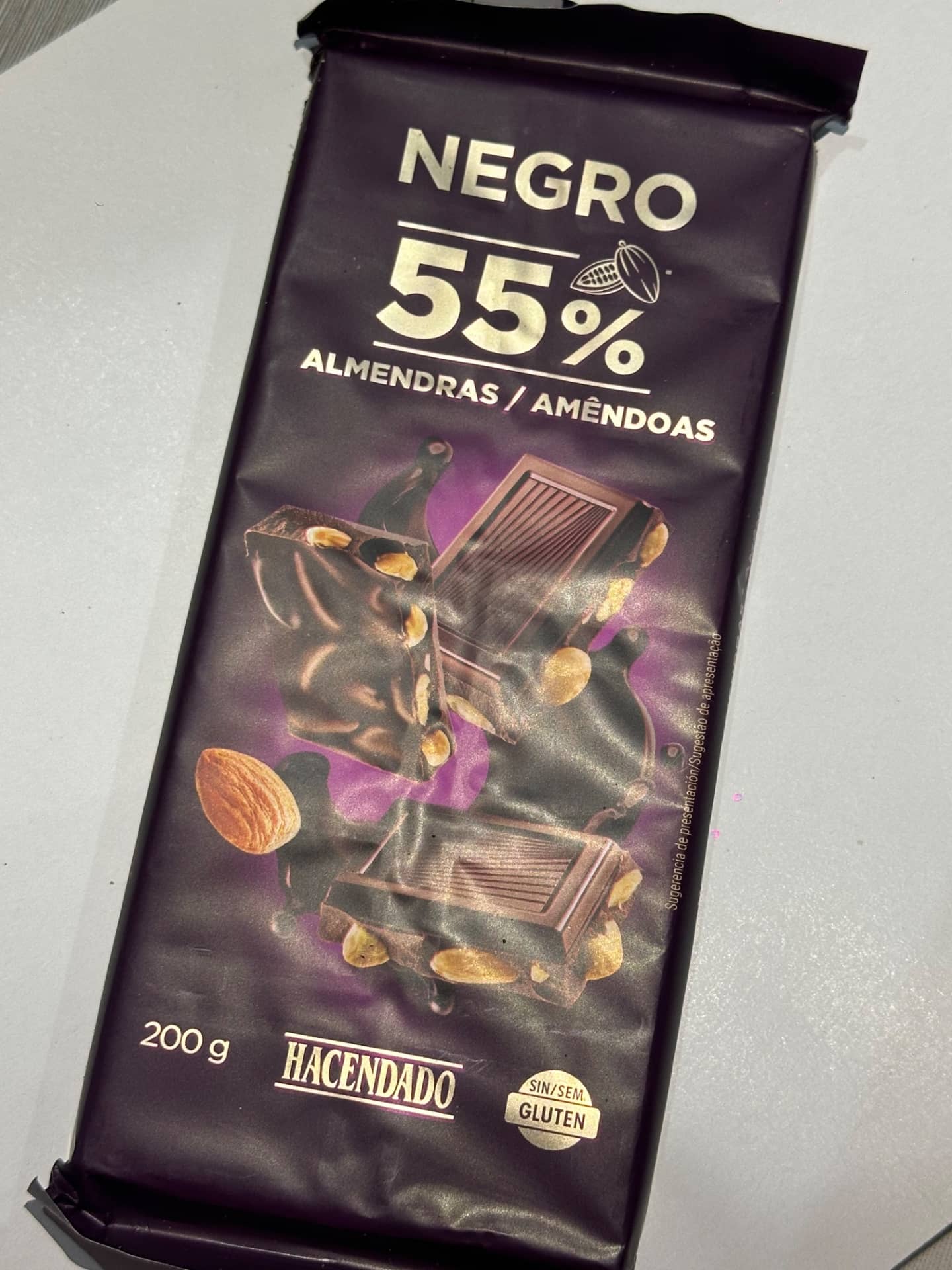 شكولاطة سوداء باللوز negro