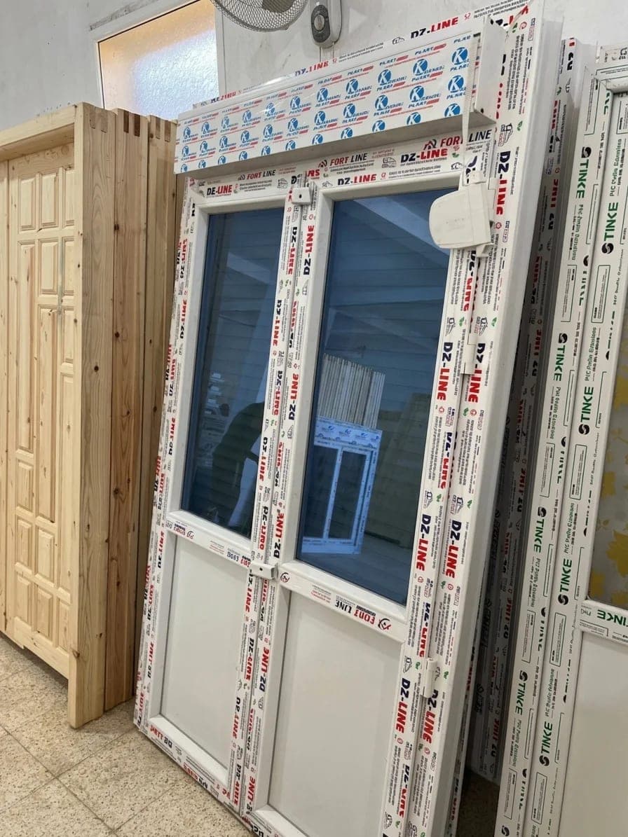 Porte balcon avec rideau en pvc verre stop sol fumé