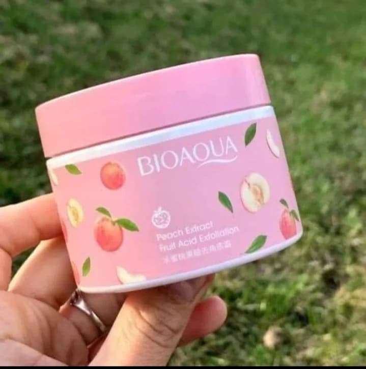 ماسك وسكراب الخوخ من BIOAQUA