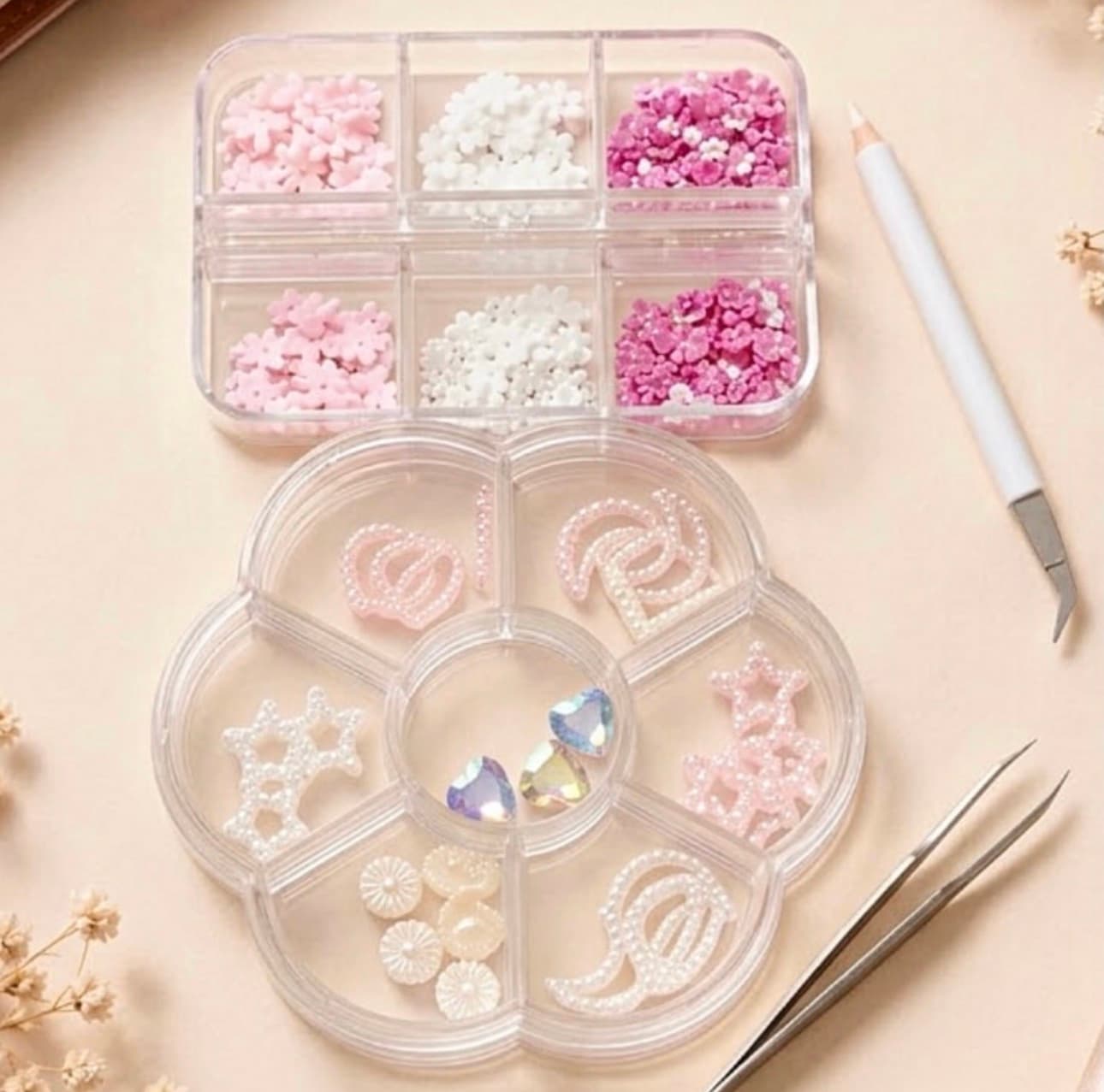 Set de Décorations Nail Art 3D – Fleurs, Perles & Strass Coeur