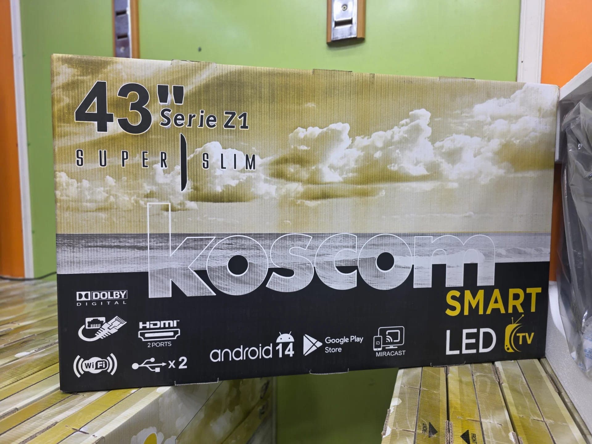 تيليفيزيون Koscom 43-inch Smart TV