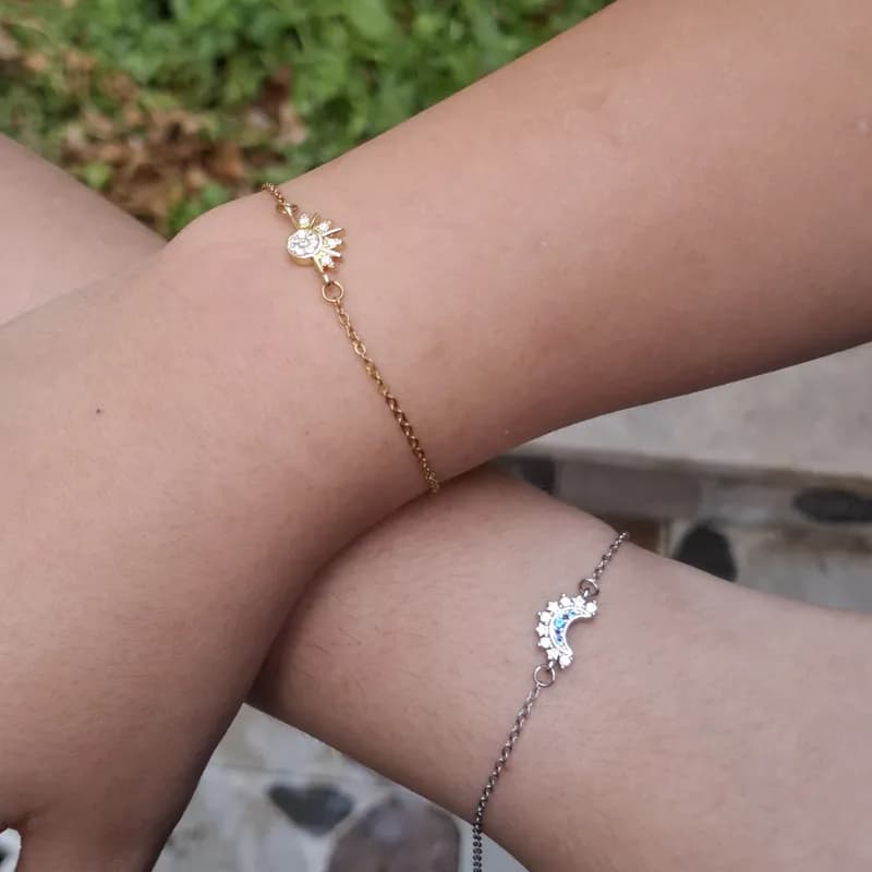 Gourmette Moon and sun