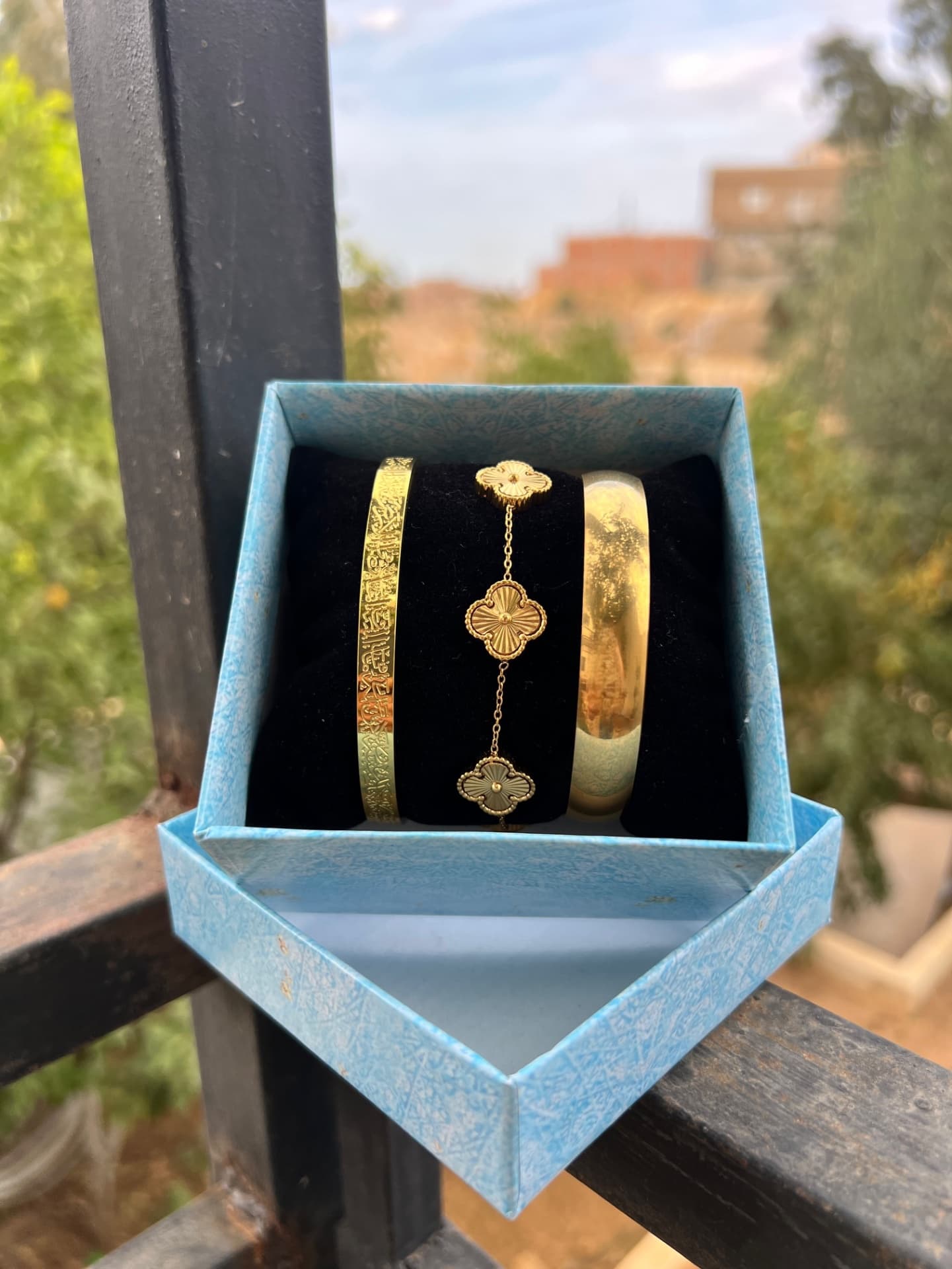Box gold
