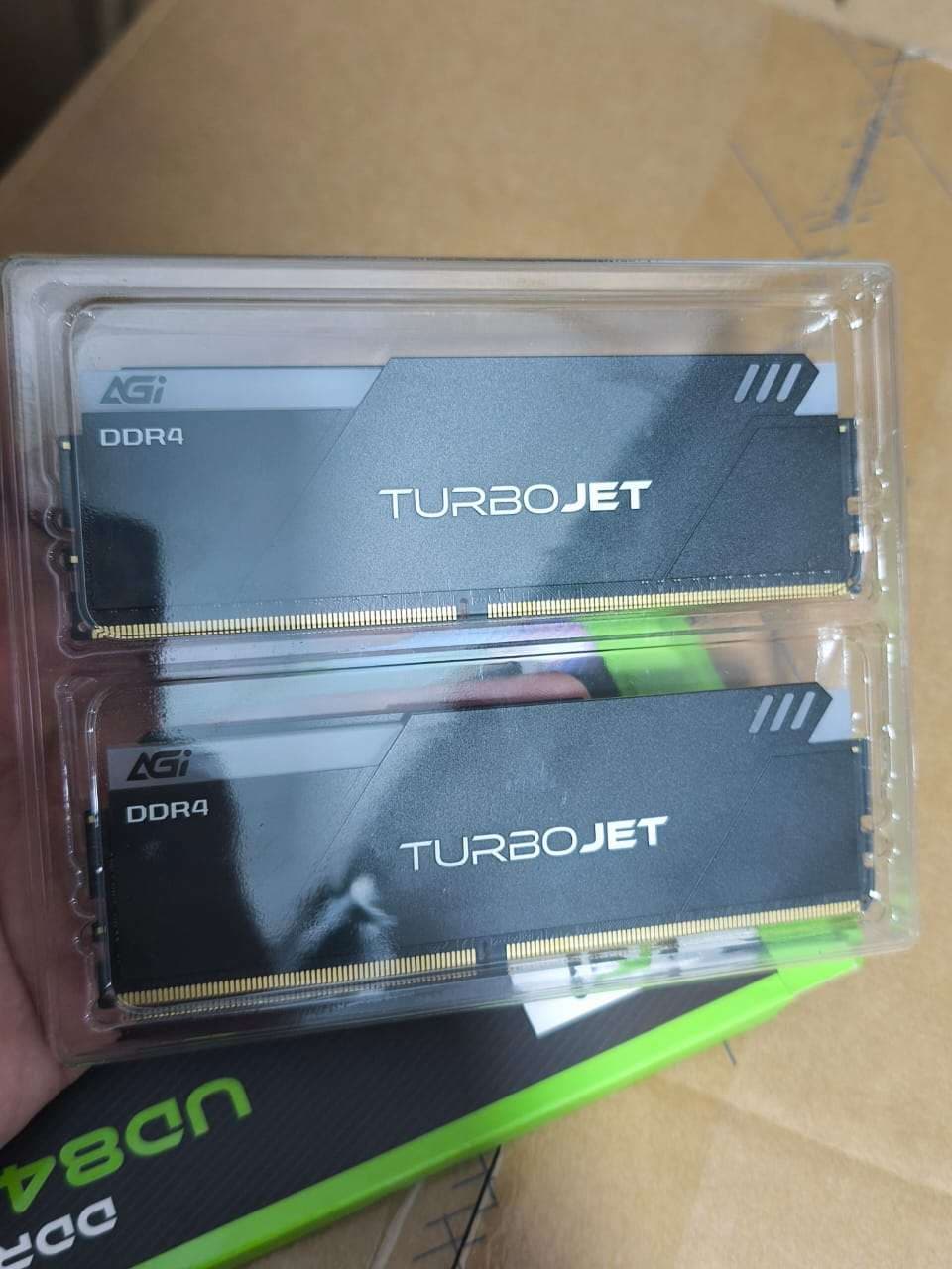 Mémoire RAM PC Gamer AGI TURBOJET 16 Go (2x8 Go) DDR4 3600 MHz RGB